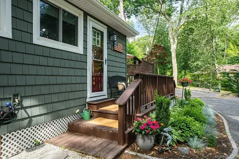 356 Oakleigh Avenue Baiting Hollow NY 11933