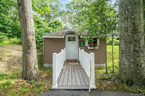 356 Oakleigh Avenue Baiting Hollow NY 11933