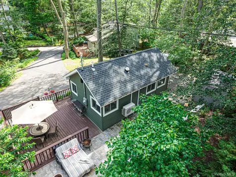 356 Oakleigh Avenue Baiting Hollow NY 11933