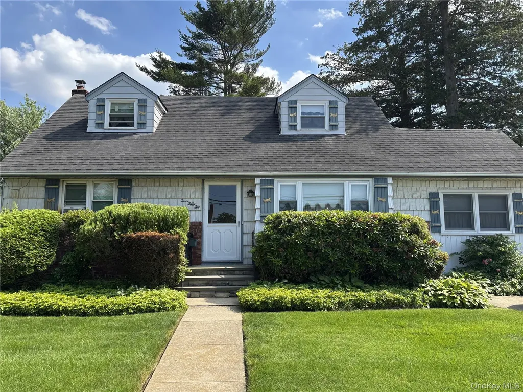 352 Boundary Avenue Massapequa NY 11758