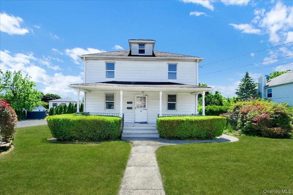 78 Maple Street Roslyn Heights NY 11577