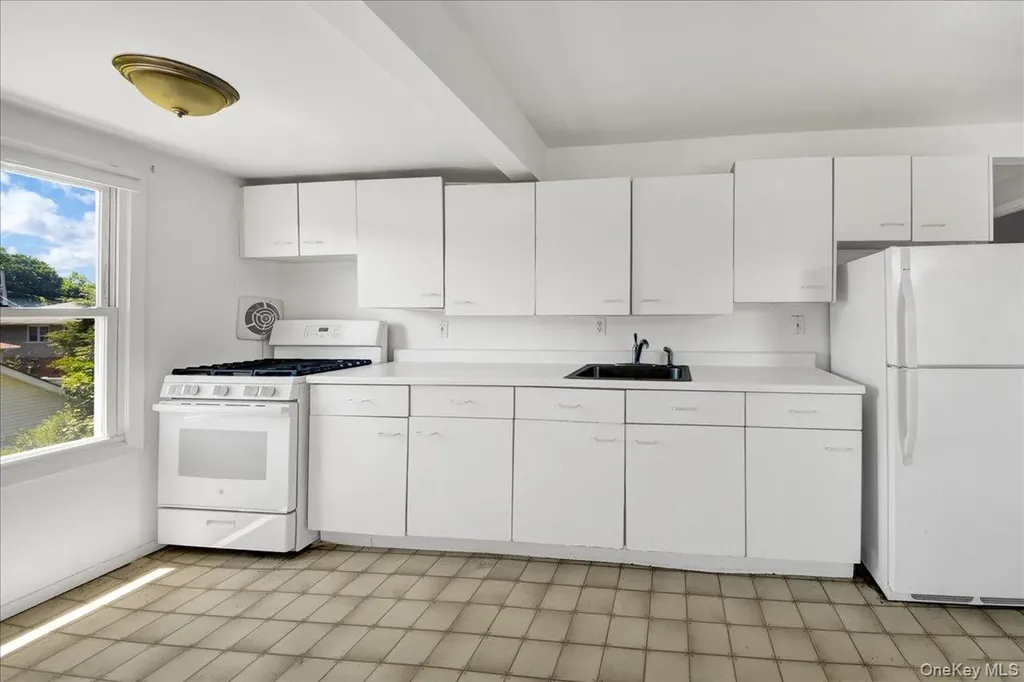 78 Maple Street Roslyn Heights NY 11577