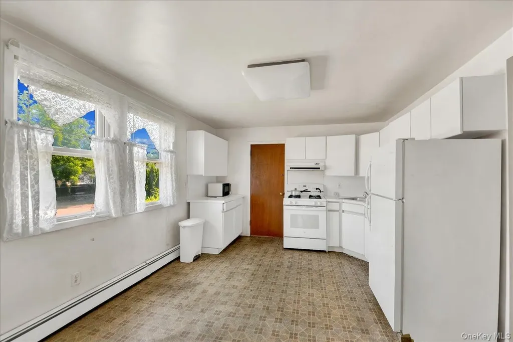 78 Maple Street Roslyn Heights NY 11577