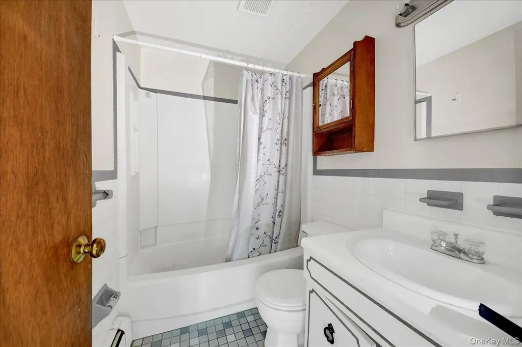 78 Maple Street Roslyn Heights NY 11577