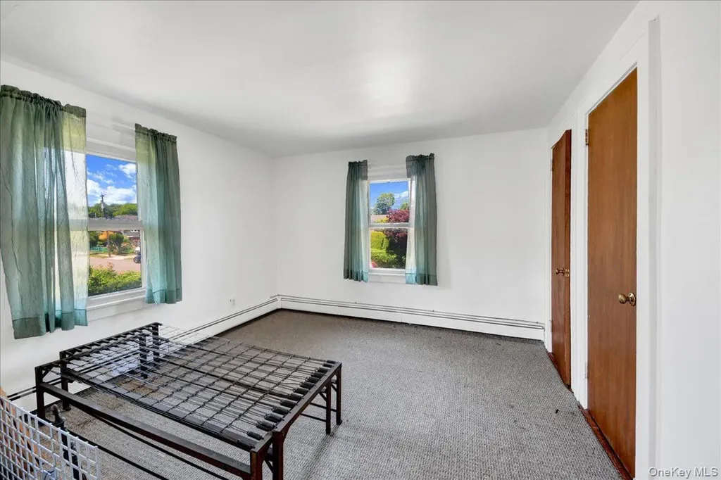 78 Maple Street Roslyn Heights NY 11577