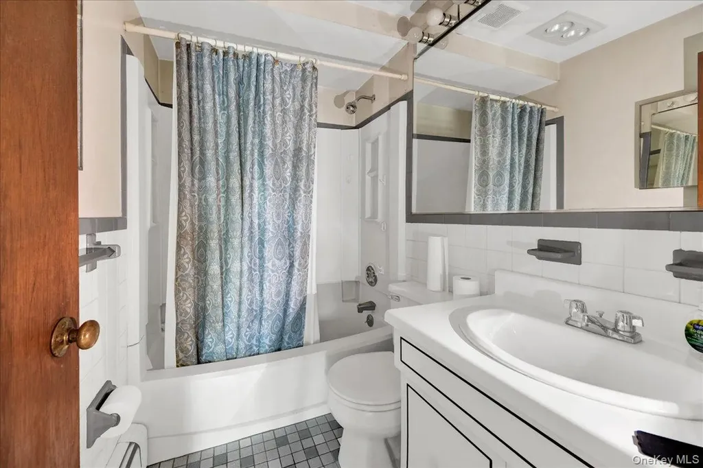 78 Maple Street Roslyn Heights NY 11577