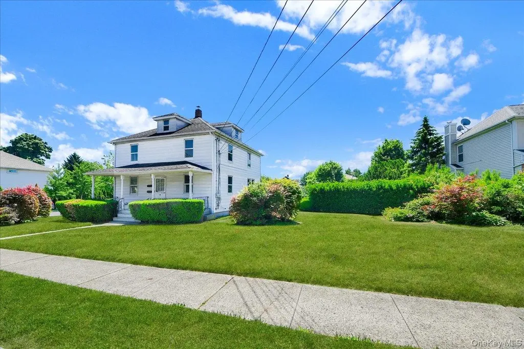 78 Maple Street Roslyn Heights NY 11577