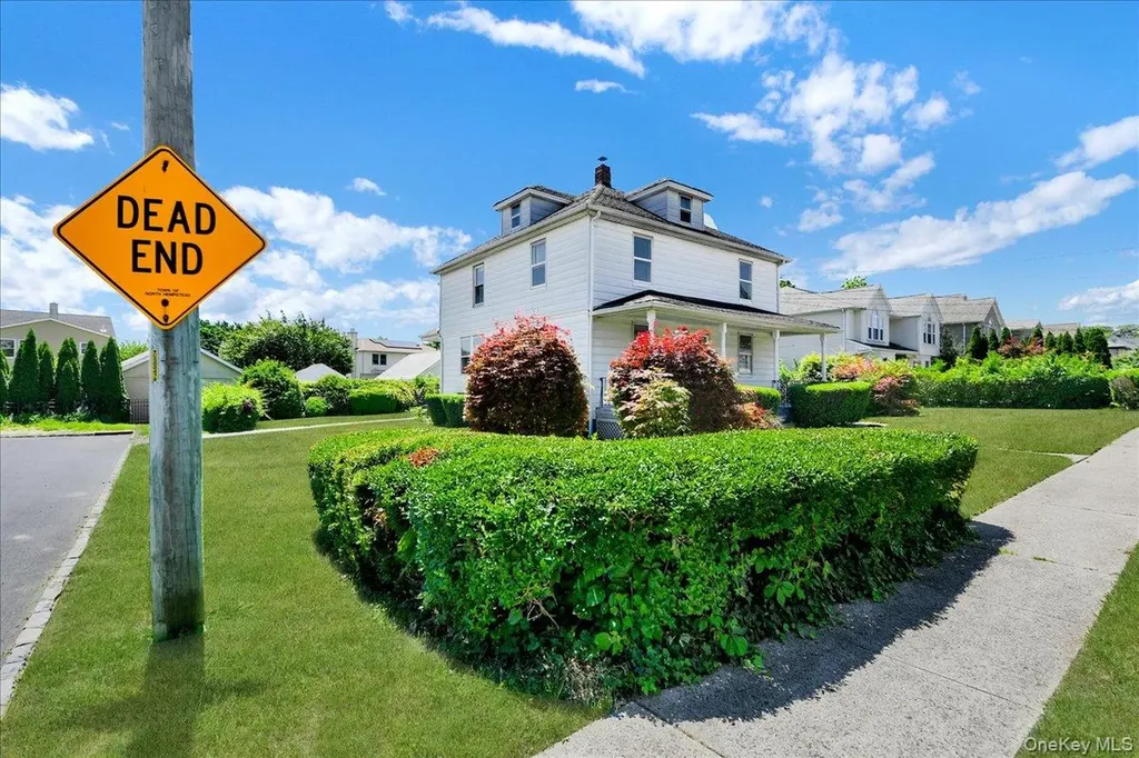 78 Maple Street Roslyn Heights NY 11577