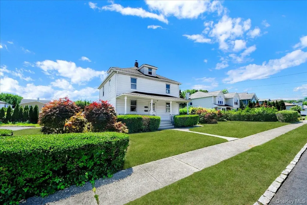 78 Maple Street Roslyn Heights NY 11577