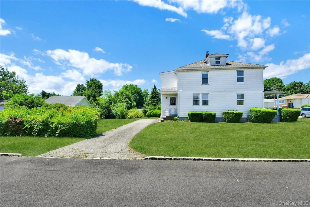 78 Maple Street Roslyn Heights NY 11577