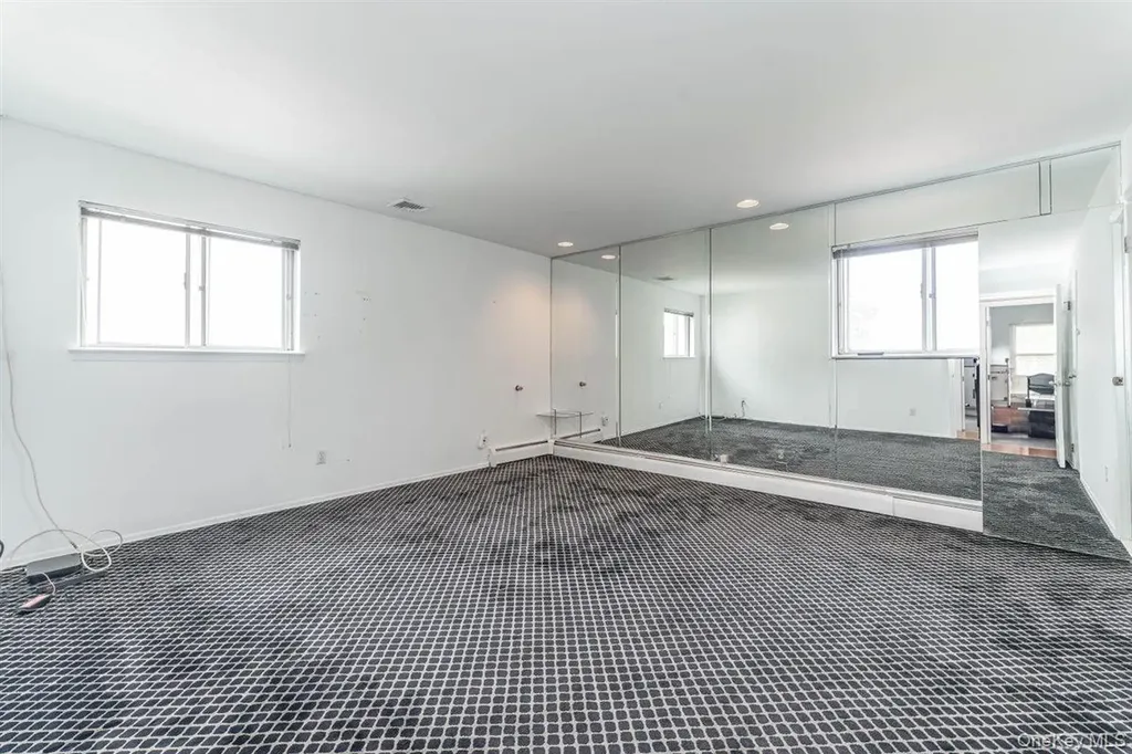 39 Gale Drive North Woodmere NY 11581