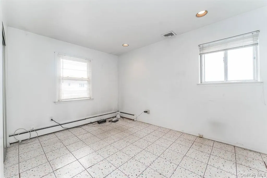 39 Gale Drive North Woodmere NY 11581