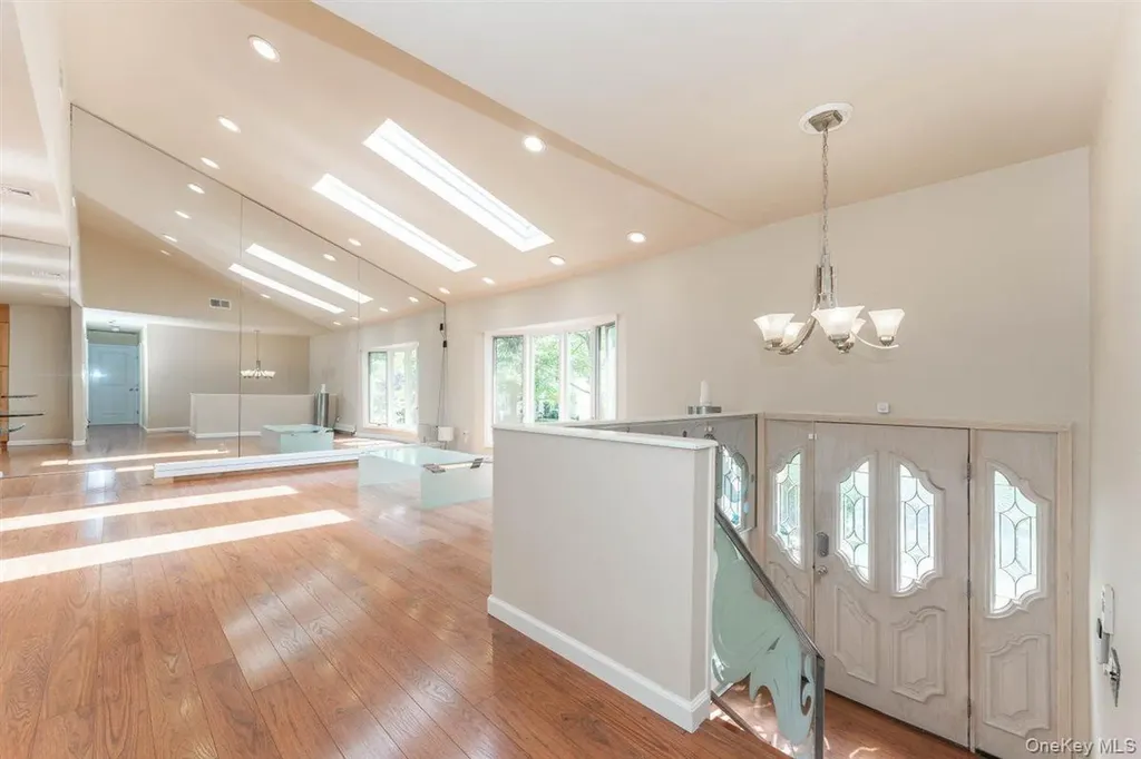 39 Gale Drive North Woodmere NY 11581