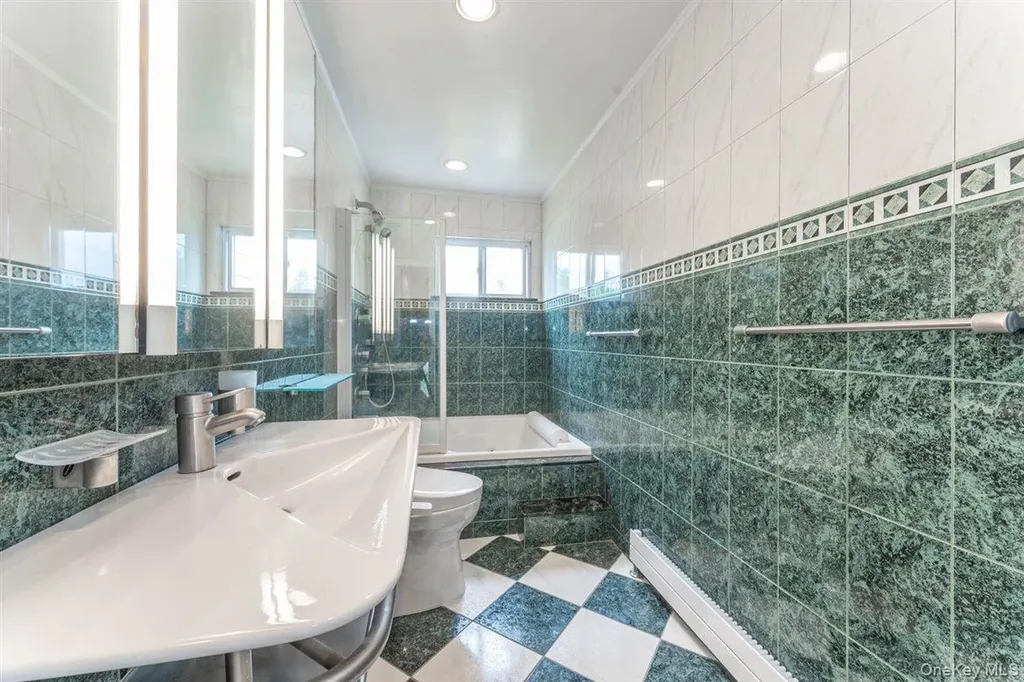 39 Gale Drive North Woodmere NY 11581