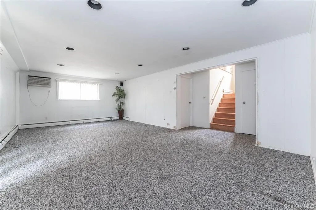 39 Gale Drive North Woodmere NY 11581