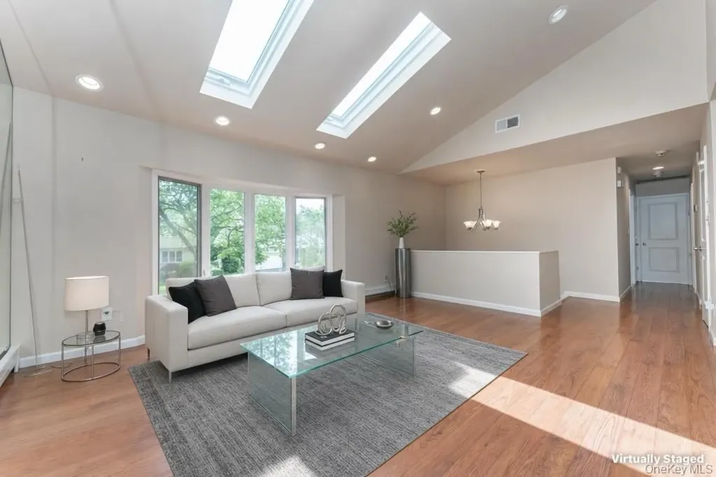39 Gale Drive North Woodmere NY 11581