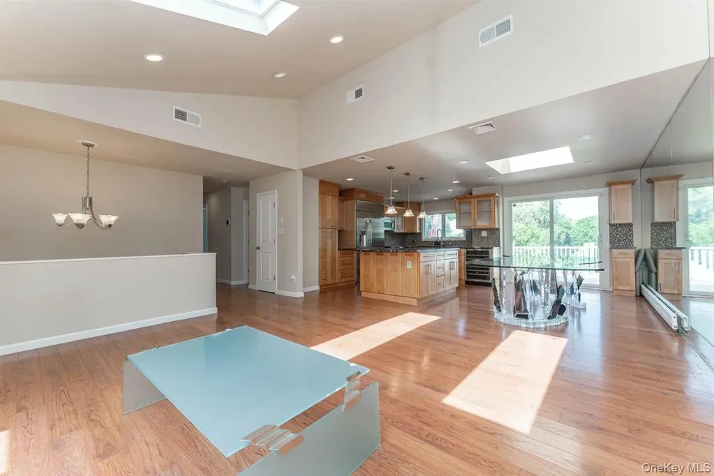 39 Gale Drive North Woodmere NY 11581