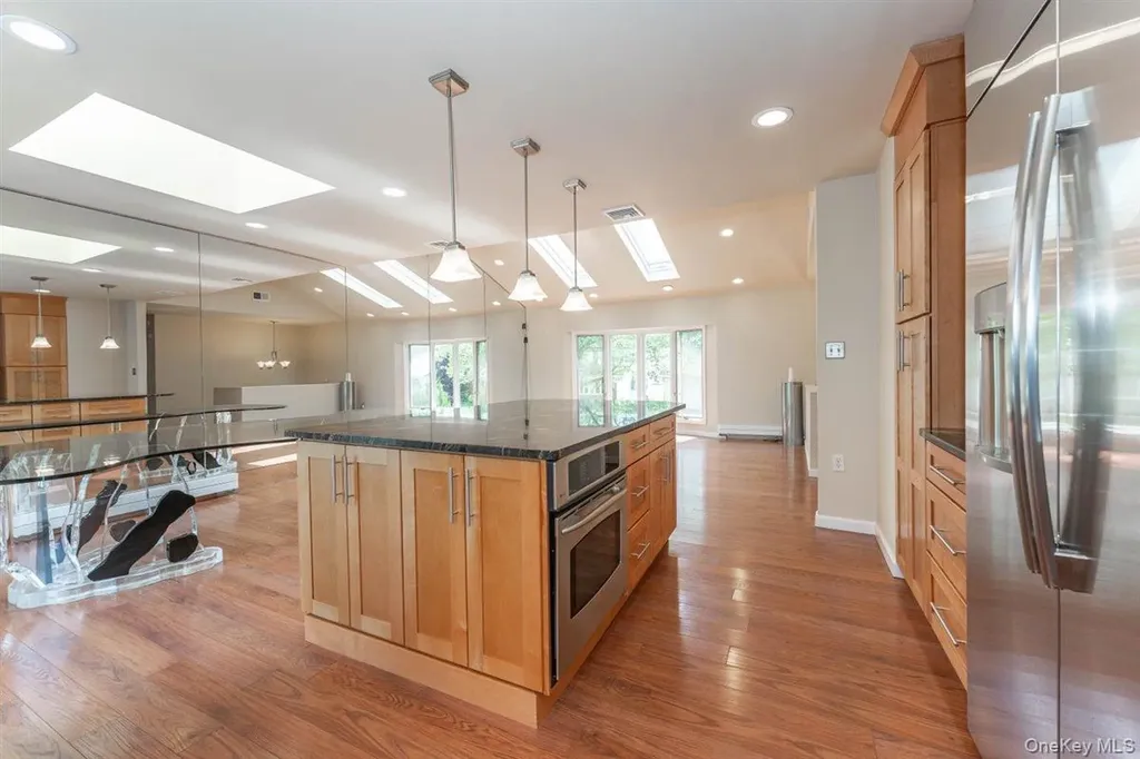 39 Gale Drive North Woodmere NY 11581