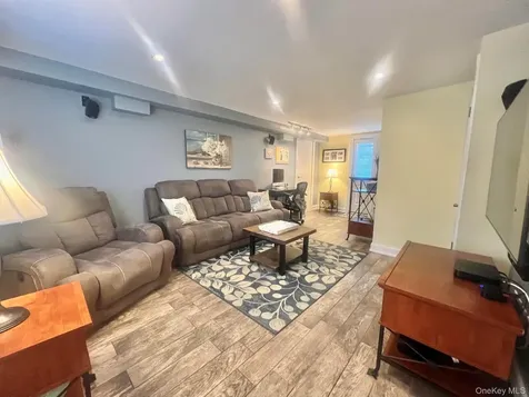48 W 20th Street Deer Park NY 11729