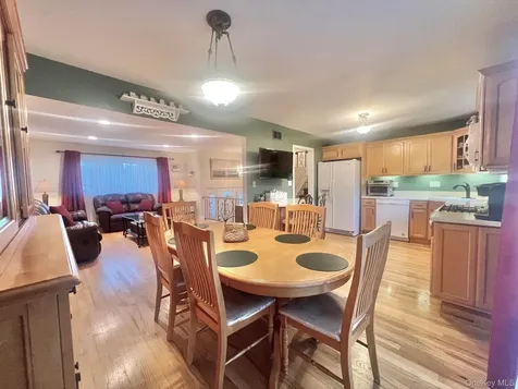 48 W 20th Street Deer Park NY 11729