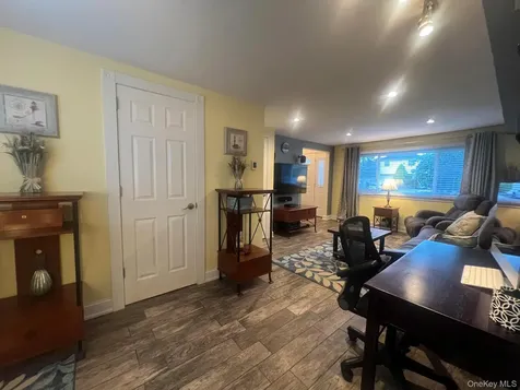48 W 20th Street Deer Park NY 11729