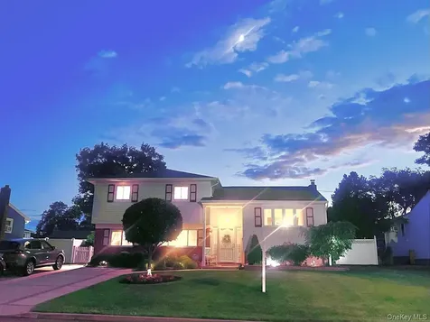 48 W 20th Street Deer Park NY 11729
