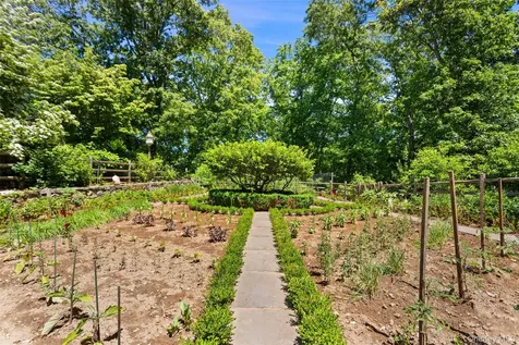 242 Croton Lake Road Katonah NY 10536