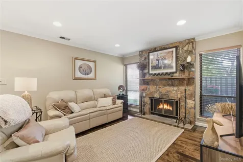 37 Maple Run Drive Jericho NY 11753