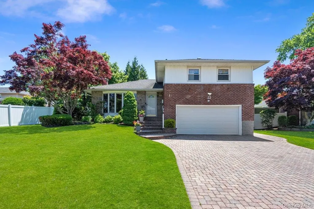 22 Theodore Drive Plainview NY 11803