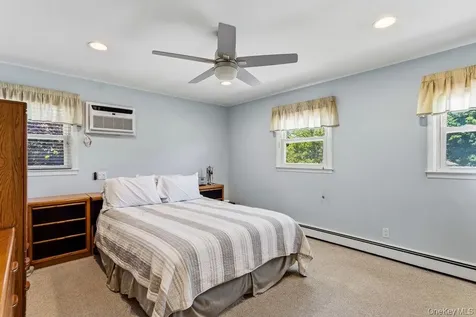 22 Theodore Drive Plainview NY 11803