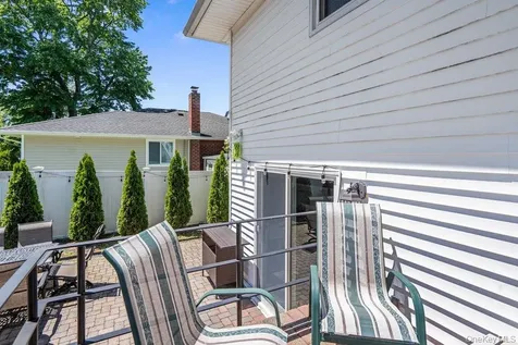 22 Theodore Drive Plainview NY 11803