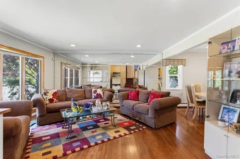 22 Theodore Drive Plainview NY 11803