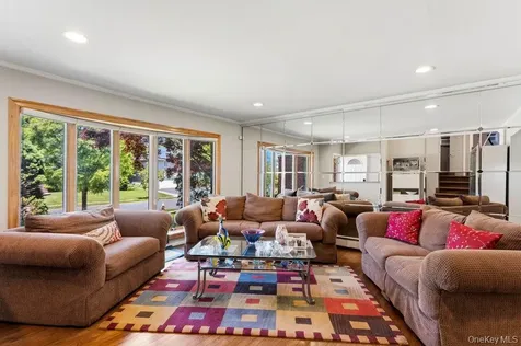 22 Theodore Drive Plainview NY 11803