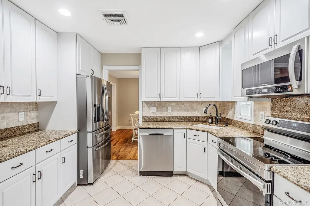 93 N Country Road Shoreham NY 11786
