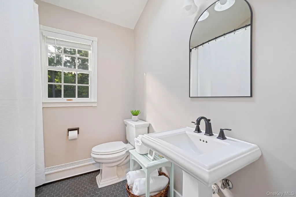 93 N Country Road Shoreham NY 11786