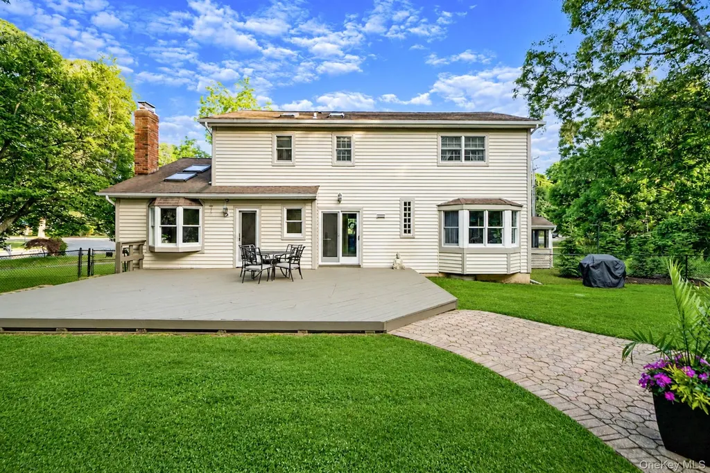 93 N Country Road Shoreham NY 11786