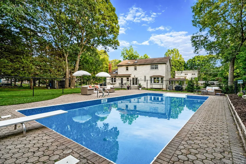 93 N Country Road Shoreham NY 11786