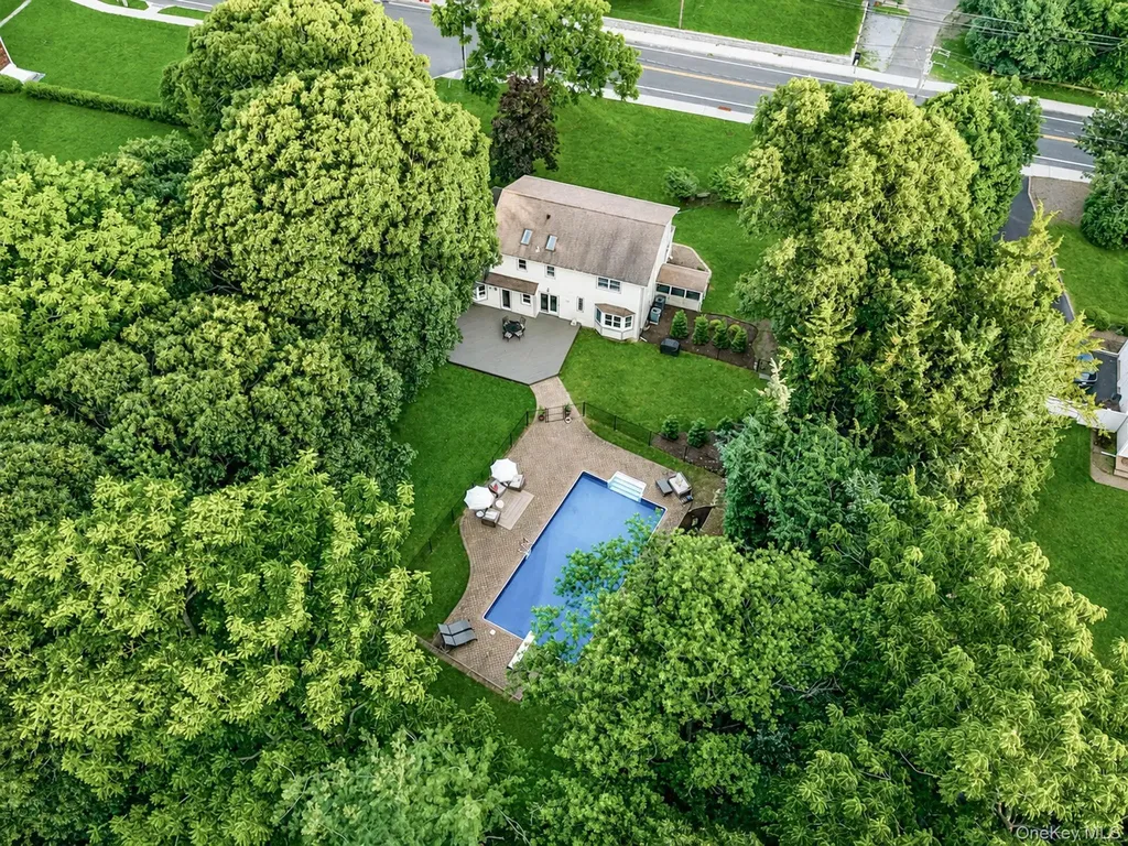 93 N Country Road Shoreham NY 11786