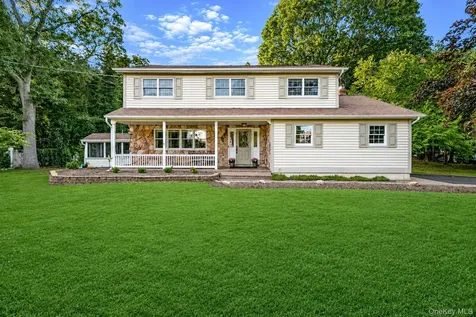 93 N Country Road Shoreham NY 11786