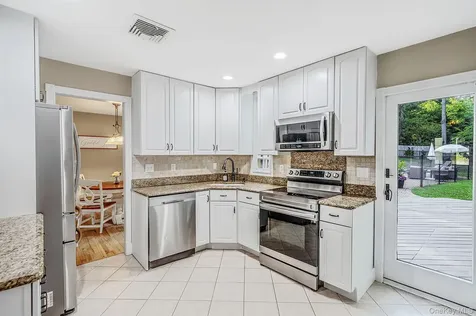 93 N Country Road Shoreham NY 11786