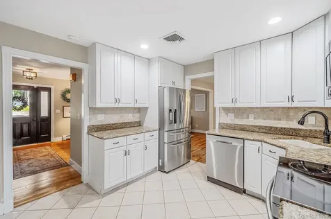 93 N Country Road Shoreham NY 11786