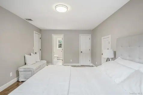 93 N Country Road Shoreham NY 11786