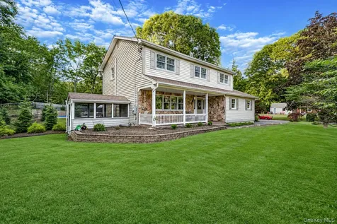 93 N Country Road Shoreham NY 11786