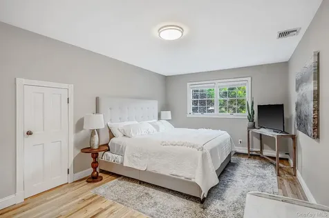 93 N Country Road Shoreham NY 11786