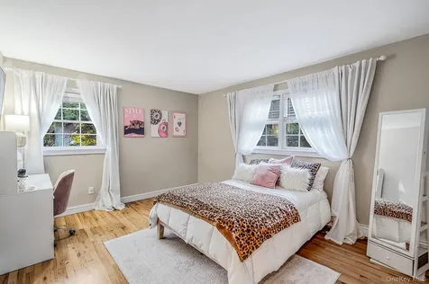 93 N Country Road Shoreham NY 11786