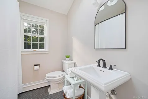 93 N Country Road Shoreham NY 11786