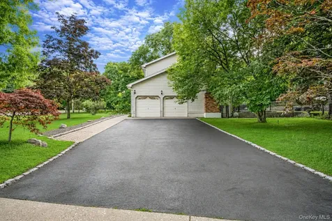 93 N Country Road Shoreham NY 11786