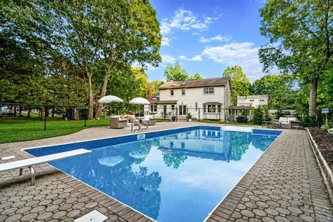 93 N Country Road Shoreham NY 11786