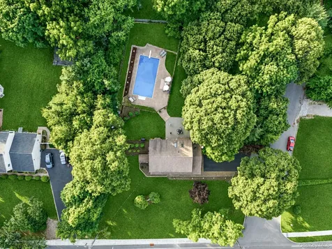 93 N Country Road Shoreham NY 11786