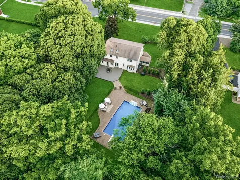 93 N Country Road Shoreham NY 11786